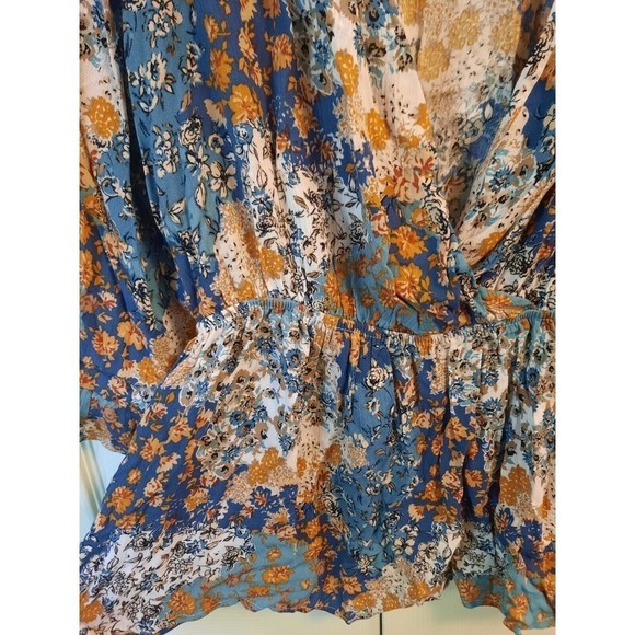 Womens M Medium Relaxed Floral Top Tiered Ruffle Bell Sleeve Blue Honeyme NWT - Picture 4 of 9